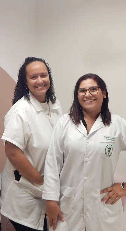 Foto da Débora Kamp e Denise Carneiro, fisioterapeutas da salute Pelvi e Terapias